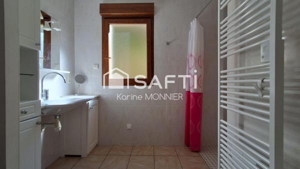 Maison avec habitation principale et un logement