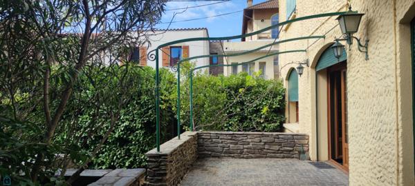 Maison bourgeoise avec jardin et garage