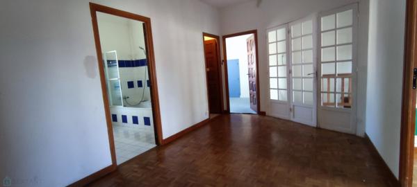 Maison bourgeoise avec jardin et garage