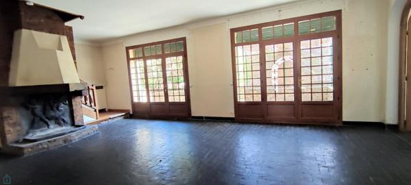 Maison bourgeoise avec jardin et garage