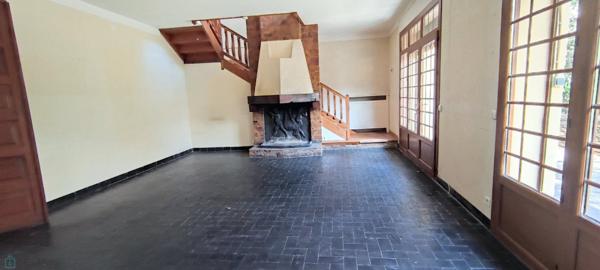 Maison bourgeoise avec jardin et garage