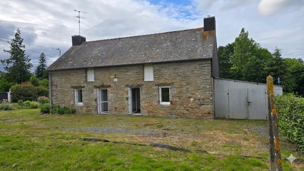 Maison en pierre, à la campagne