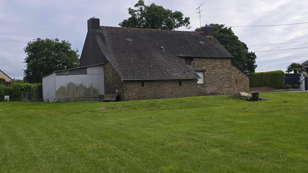 Maison en pierre, à la campagne