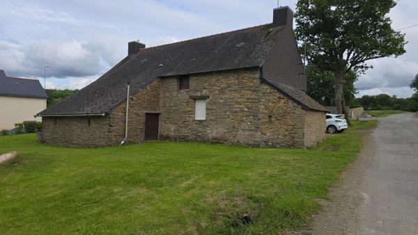 Maison en pierre, à la campagne