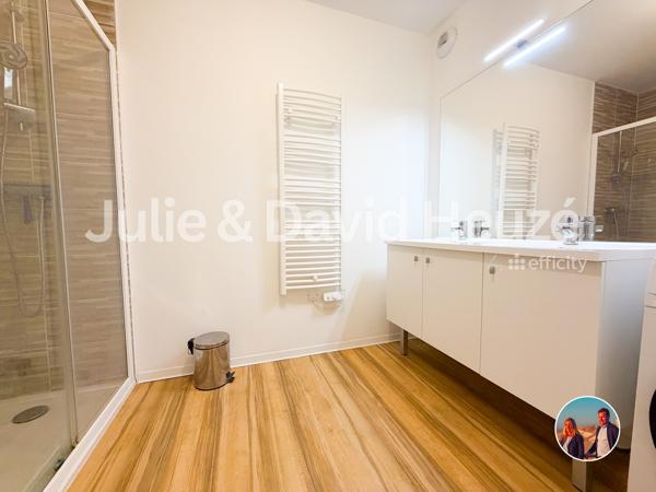 Appartement
         3 pièces
        - 65 m² 335 000 € *