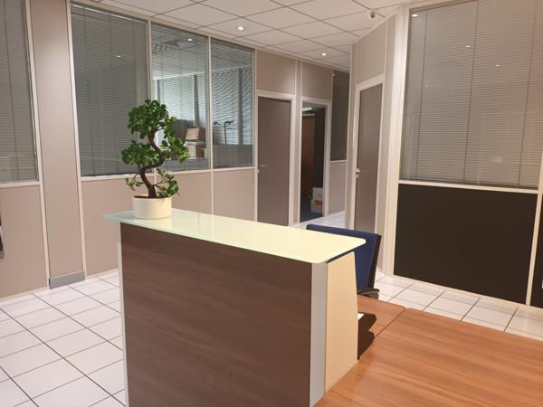Bâtiment de bureaux à vendre à Roissy-en-France accès direct autoroutes