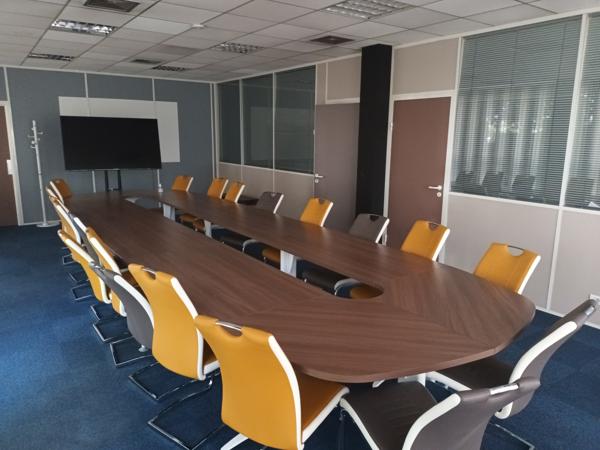 Bâtiment de bureaux à vendre à Roissy-en-France accès direct autoroutes