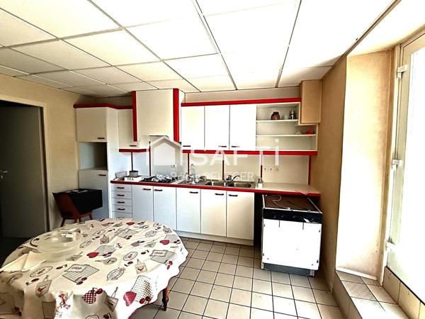 Ensemble immobilier mixte (habitation/industriel)