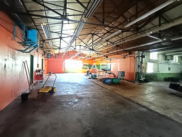 Ensemble immobilier mixte (habitation/industriel)