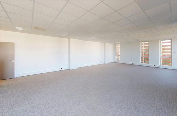 TOURS NORD BUREAUX A LOUER 785 M² NEUFS ERP PMR PARKINGS