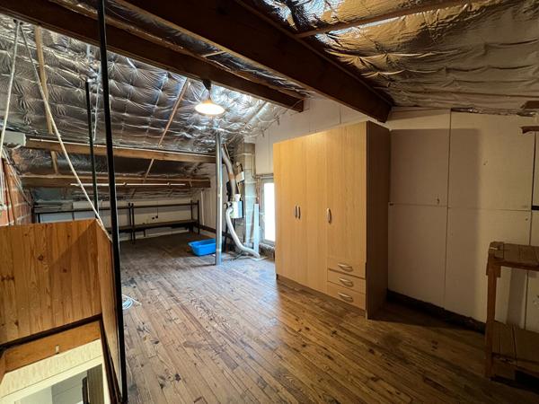 A vendre Maison d'environ 82m² 2 chambres, véranda, 40m² combles aménageables et garage