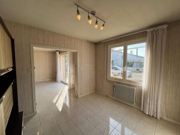 A vendre Maison d'environ 82m² 2 chambres, véranda, 40m² combles aménageables et garage