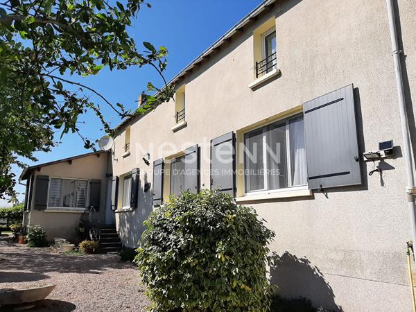 Maison d'exception à vendre à Boismé sur terrain spacieux et grande dépendance