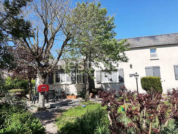 Maison d'exception à vendre à Boismé sur terrain spacieux et grande dépendance