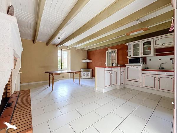 Maison 202 920 € Fontenay-le-Comte 5 p 168 m² DPE D