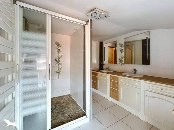 Maison 202 920 € Fontenay-le-Comte 5 p 168 m² DPE D