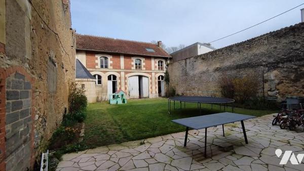 A vendre à VALENCE-EN-POITOU, COUHE (86), Une belle maison de ville de caractère
