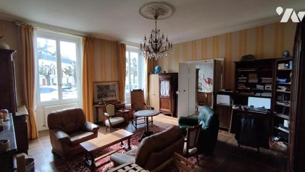 A vendre à VALENCE-EN-POITOU, COUHE (86), Une belle maison de ville de caractère