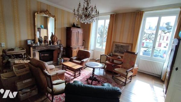 A vendre à VALENCE-EN-POITOU, COUHE (86), Une belle maison de ville de caractère