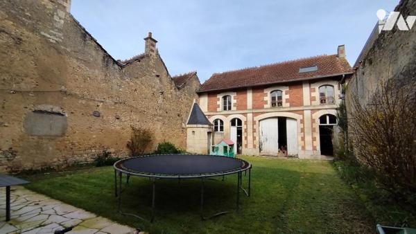 A vendre à VALENCE-EN-POITOU, COUHE (86), Une belle maison de ville de caractère