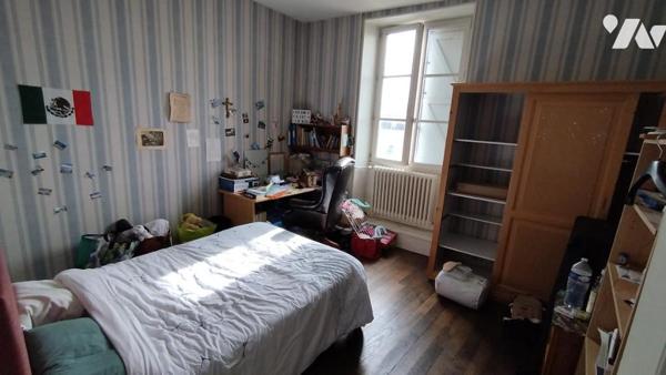 A vendre à VALENCE-EN-POITOU, COUHE (86), Une belle maison de ville de caractère