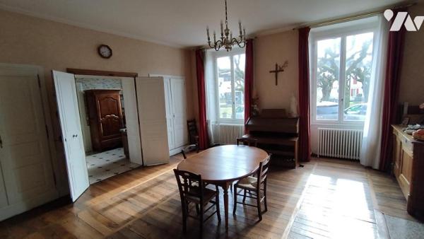 A vendre à VALENCE-EN-POITOU, COUHE (86), Une belle maison de ville de caractère