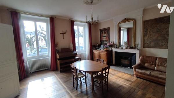 A vendre à VALENCE-EN-POITOU, COUHE (86), Une belle maison de ville de caractère