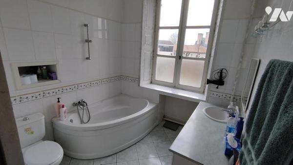A vendre à VALENCE-EN-POITOU, COUHE (86), Une belle maison de ville de caractère