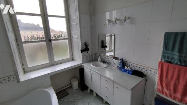 A vendre à VALENCE-EN-POITOU, COUHE (86), Une belle maison de ville de caractère