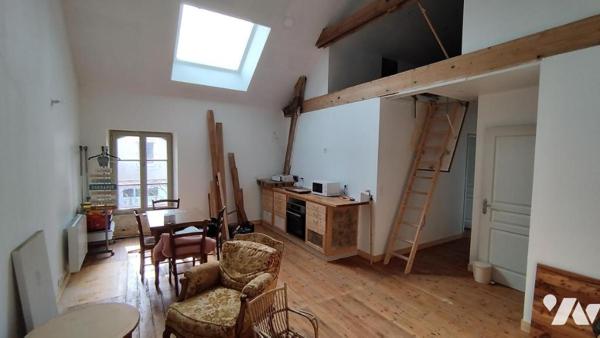 A vendre à VALENCE-EN-POITOU, COUHE (86), Une belle maison de ville de caractère