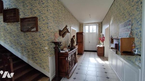 A vendre à VALENCE-EN-POITOU, COUHE (86), Une belle maison de ville de caractère