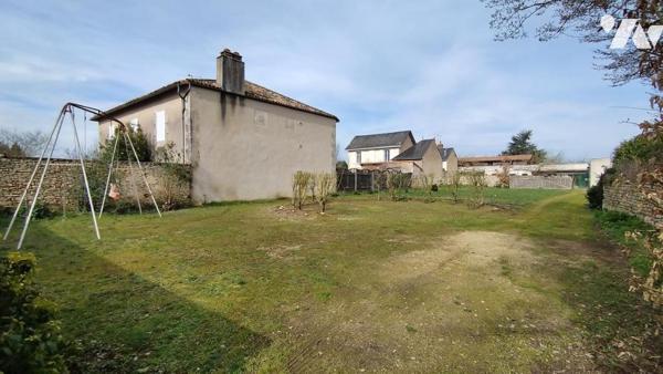 A vendre à VALENCE-EN-POITOU, COUHE (86), Une belle maison de ville de caractère