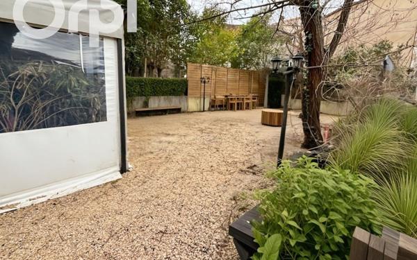 Immeuble à vendre    6 pièces • 200 m2 Ruoms