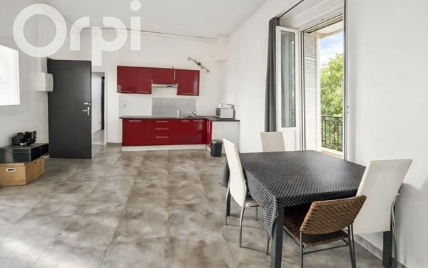 Immeuble à vendre    6 pièces • 200 m2 Ruoms