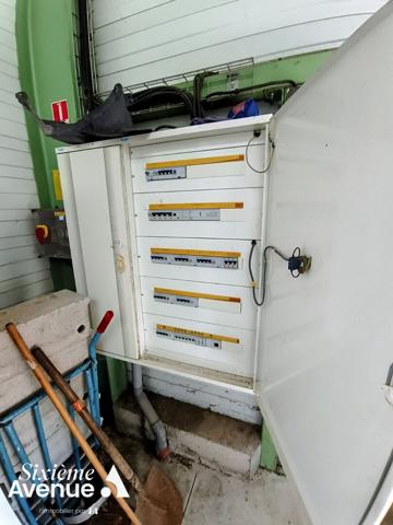 Entrepôt / Local industriel 390 m2