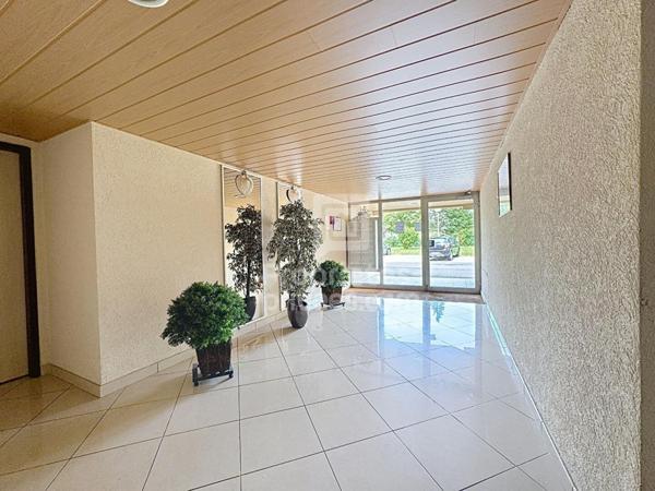 Appartement 4 pièces de 100 m² avec ascenseur, garage et loggia