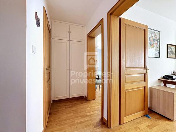 Appartement 4 pièces de 100 m² avec ascenseur, garage et loggia