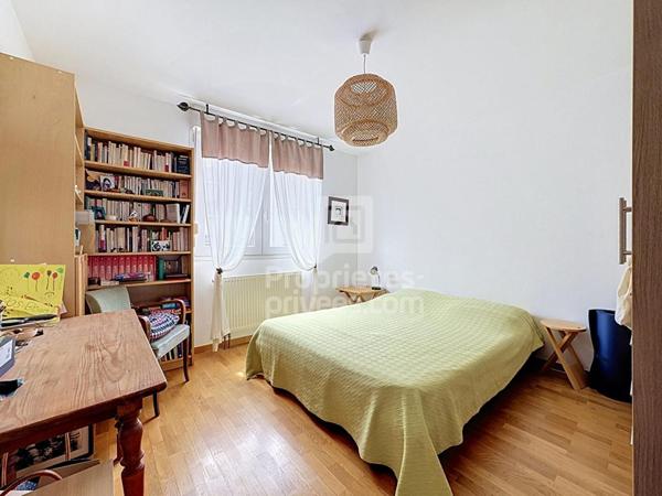Appartement 4 pièces de 100 m² avec ascenseur, garage et loggia