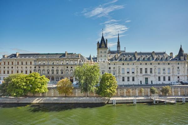 A vendre - appartement duplex - 126 m²  - Terrasse -  Paris - 75006 - Quai des Grands Augustins