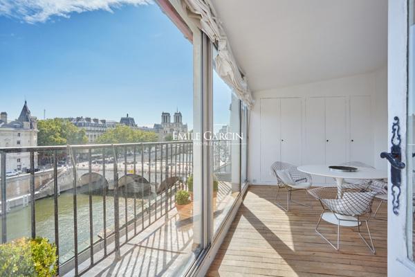 A vendre - appartement duplex - 126 m²  - Terrasse -  Paris - 75006 - Quai des Grands Augustins