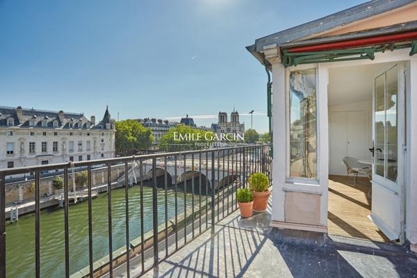A vendre - appartement duplex - 126 m²  - Terrasse -  Paris - 75006 - Quai des Grands Augustins