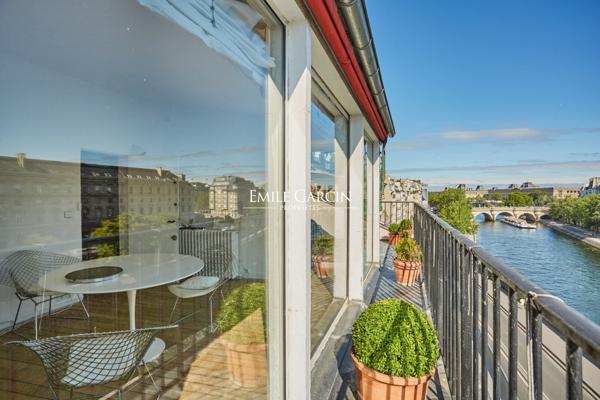 A vendre - appartement duplex - 126 m²  - Terrasse -  Paris - 75006 - Quai des Grands Augustins