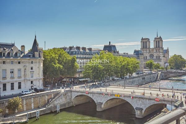 A vendre - appartement duplex - 126 m²  - Terrasse -  Paris - 75006 - Quai des Grands Augustins