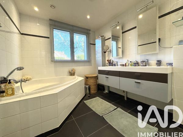 Maison à vendre 8 pièces 232 m² Bailly