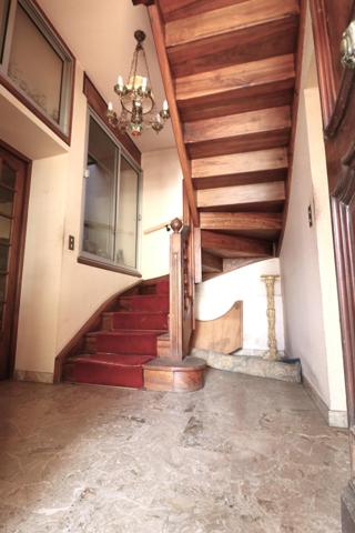 Sénas, maison 215m² avec dépendances et jardin