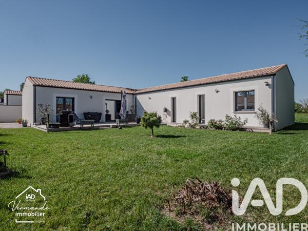 Maison à vendre 6 pièces 138 m² Saint-Saturnin-du-Bois