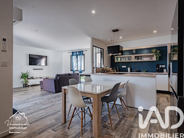 Maison à vendre 6 pièces 138 m² Saint-Saturnin-du-Bois