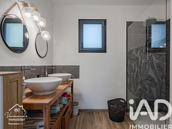 Maison à vendre 6 pièces 138 m² Saint-Saturnin-du-Bois