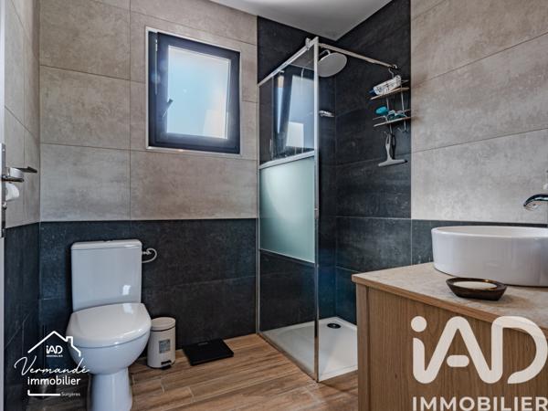 Maison à vendre 6 pièces 138 m² Saint-Saturnin-du-Bois
