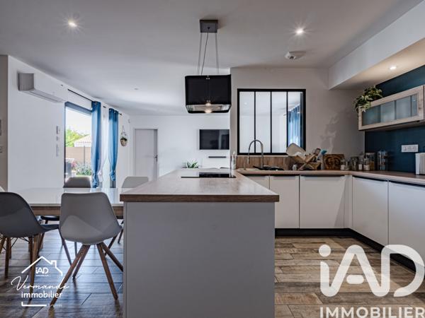 Maison à vendre 6 pièces 138 m² Saint-Saturnin-du-Bois